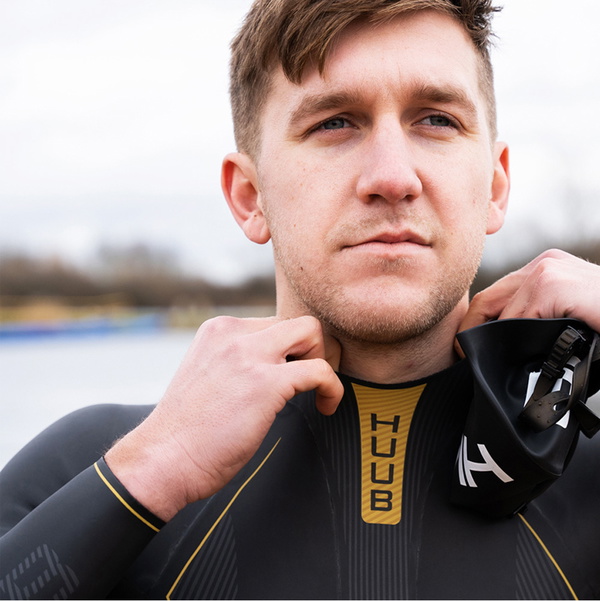 2026 Huub Hommes Alchemy 3/5mm Back Zip Swim Combinaison Néoprène ALCHEMY1 - Black / Grey / Gold